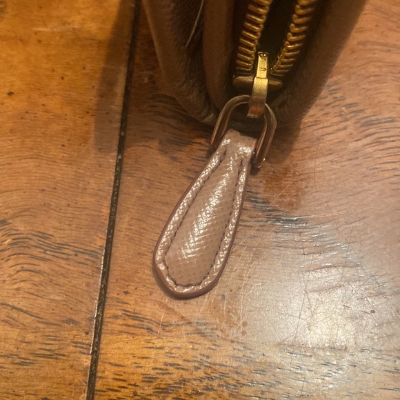 💯 AUTH. Prada beige small zippy wallet - Picture 6 of 14